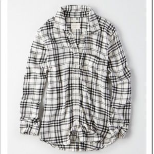 ✨AE AH-MAZINGLY SOFT PLAID BF BUTTON DOWN